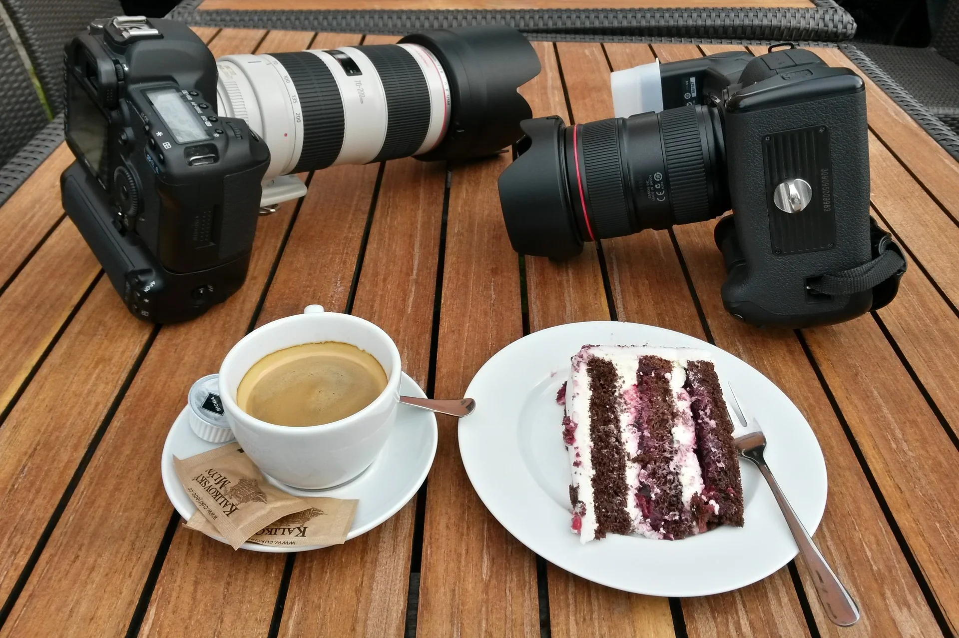 Fotoaparáty při praktickém kurzu fotografování
